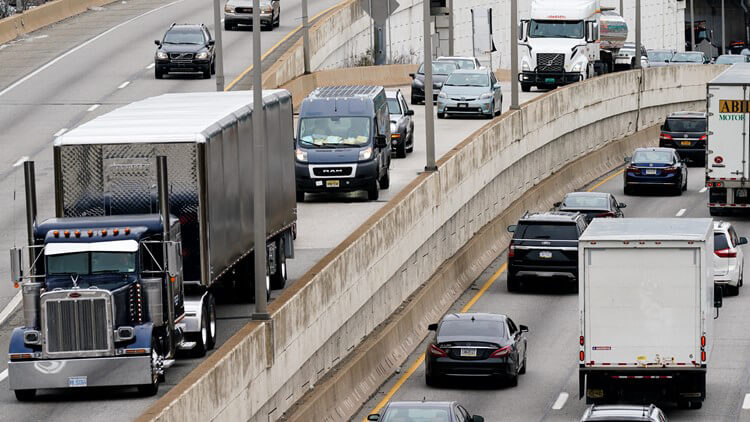 English proficiency mandatory for truck drivers in the US; Order in effect