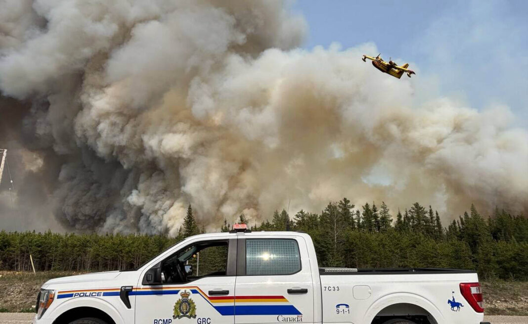 Air quality warnings issued as Manitoba battle wildfire smoke